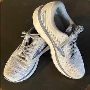Brooks men’s sneaker ghost 13 size 9